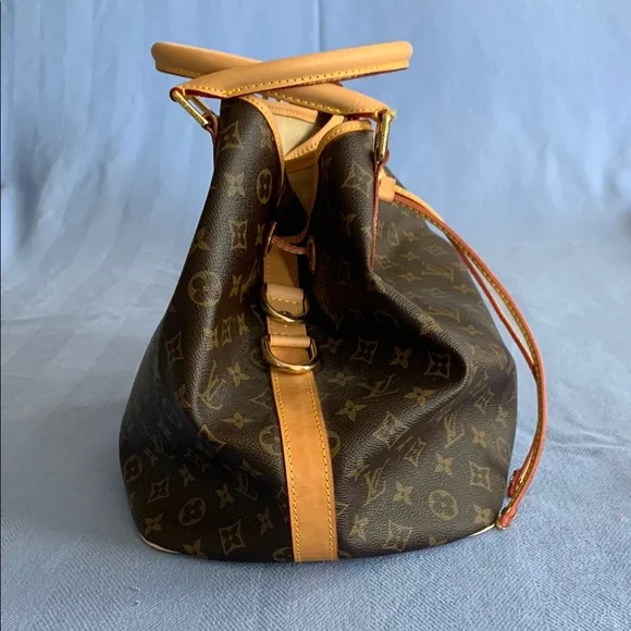 Louis Vuitton Monogram Neo Bucket Bag - Picture 3 of 10